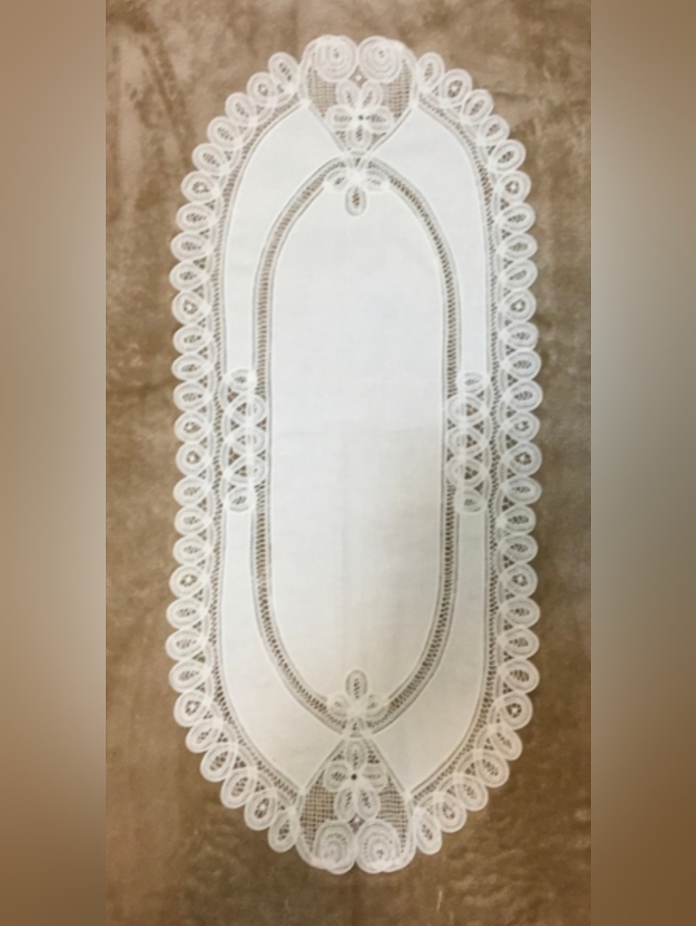 Elegant Vintage White Lace Oval Table Runner – Intricate Floral Cutwork